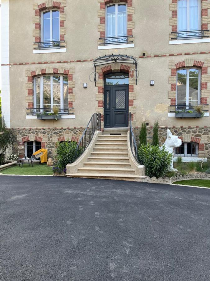 La Demeure Bed & Breakfast Sille-le-Guillaume Bagian luar foto