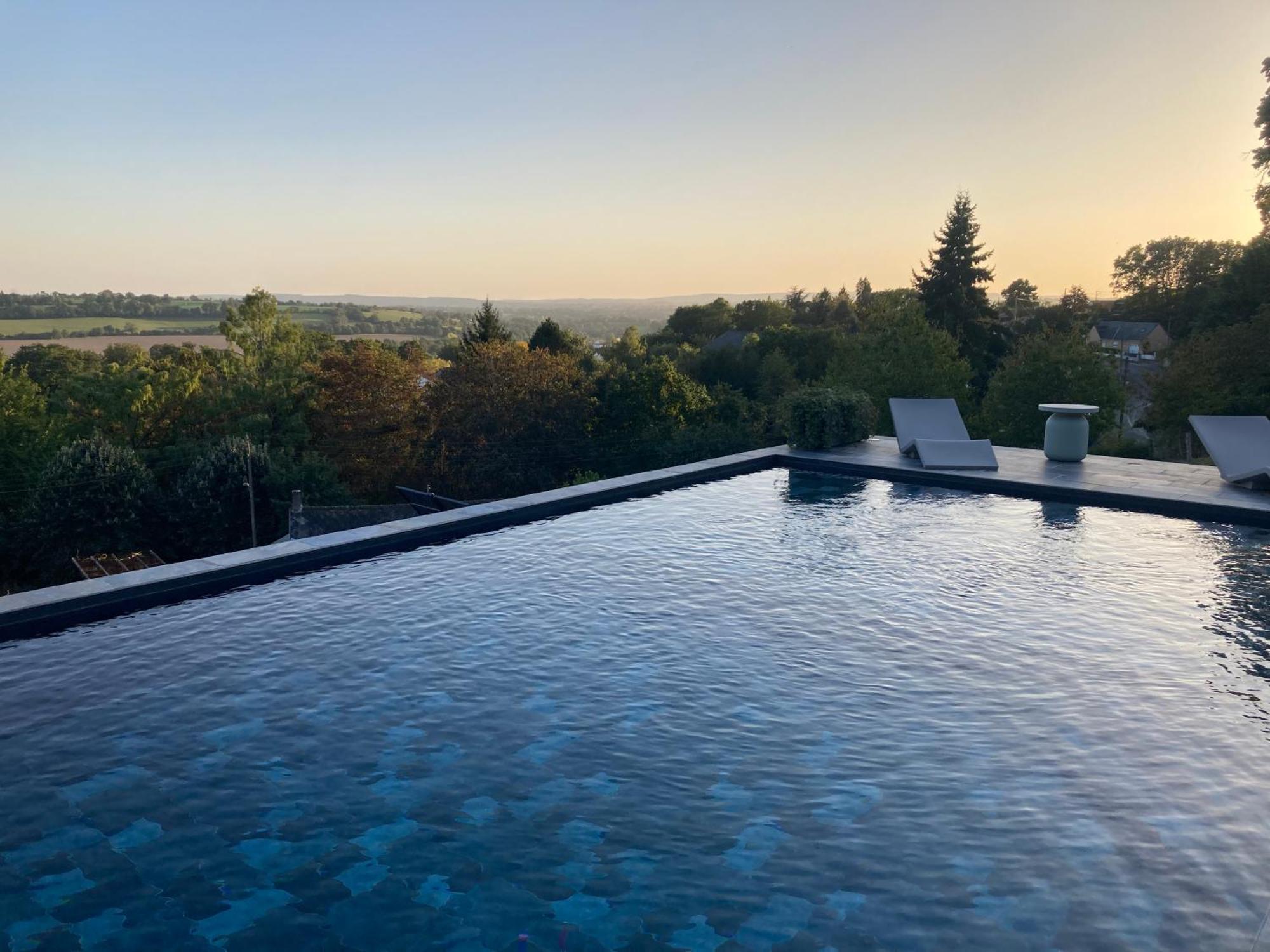 La Demeure Bed & Breakfast Sille-le-Guillaume Bagian luar foto