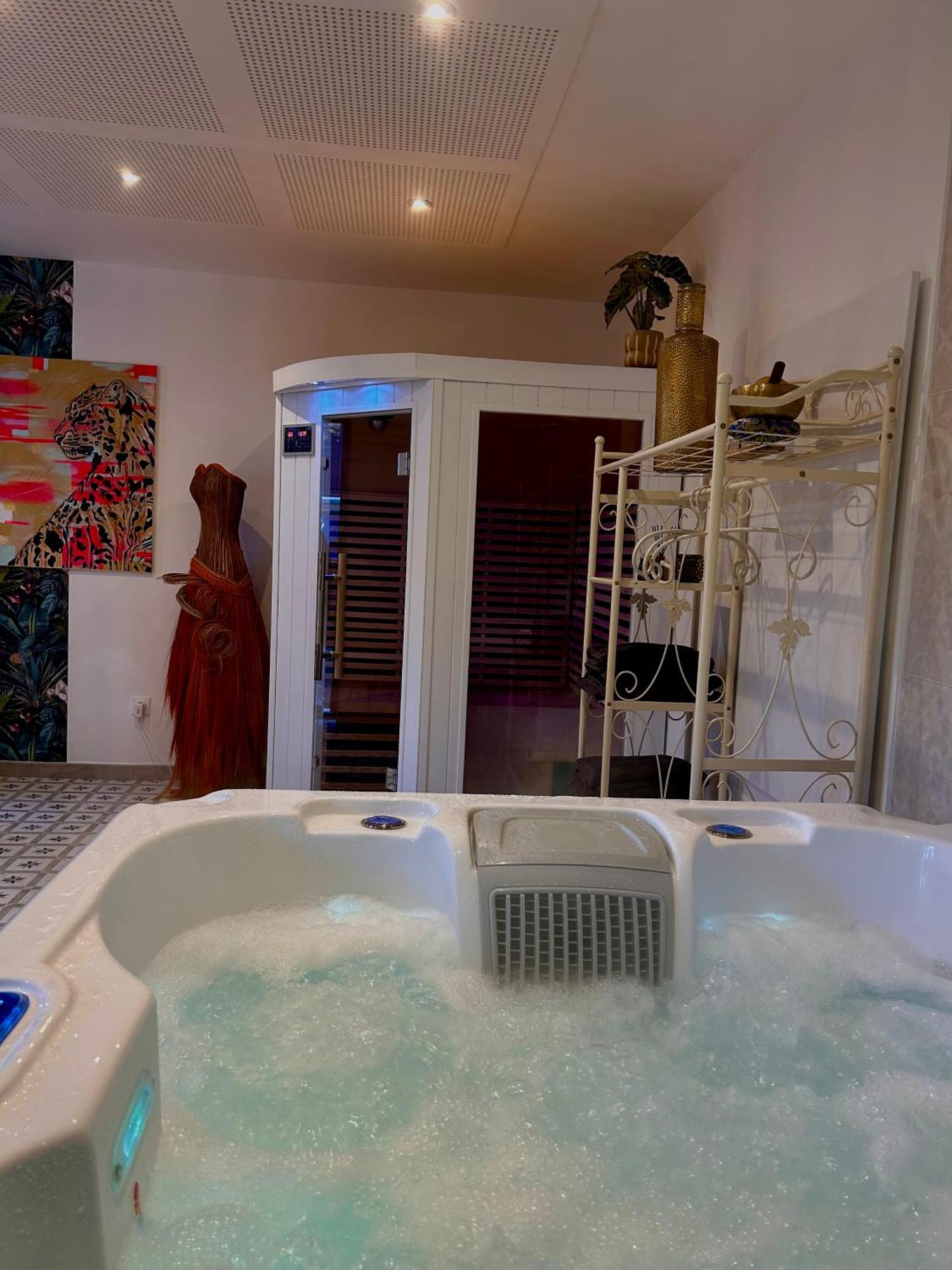 La Demeure Bed & Breakfast Sille-le-Guillaume Bagian luar foto