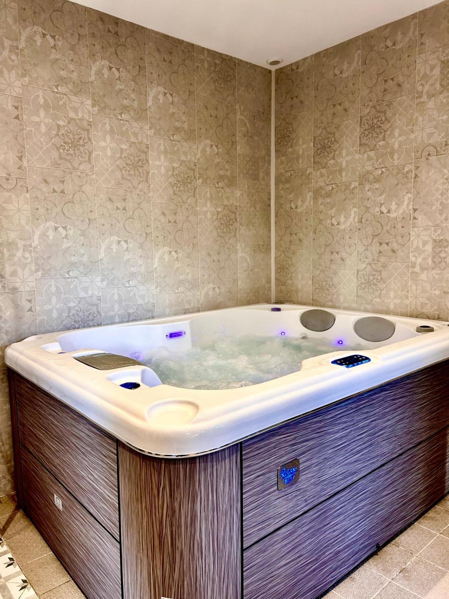 La Demeure Bed & Breakfast Sille-le-Guillaume Bagian luar foto
