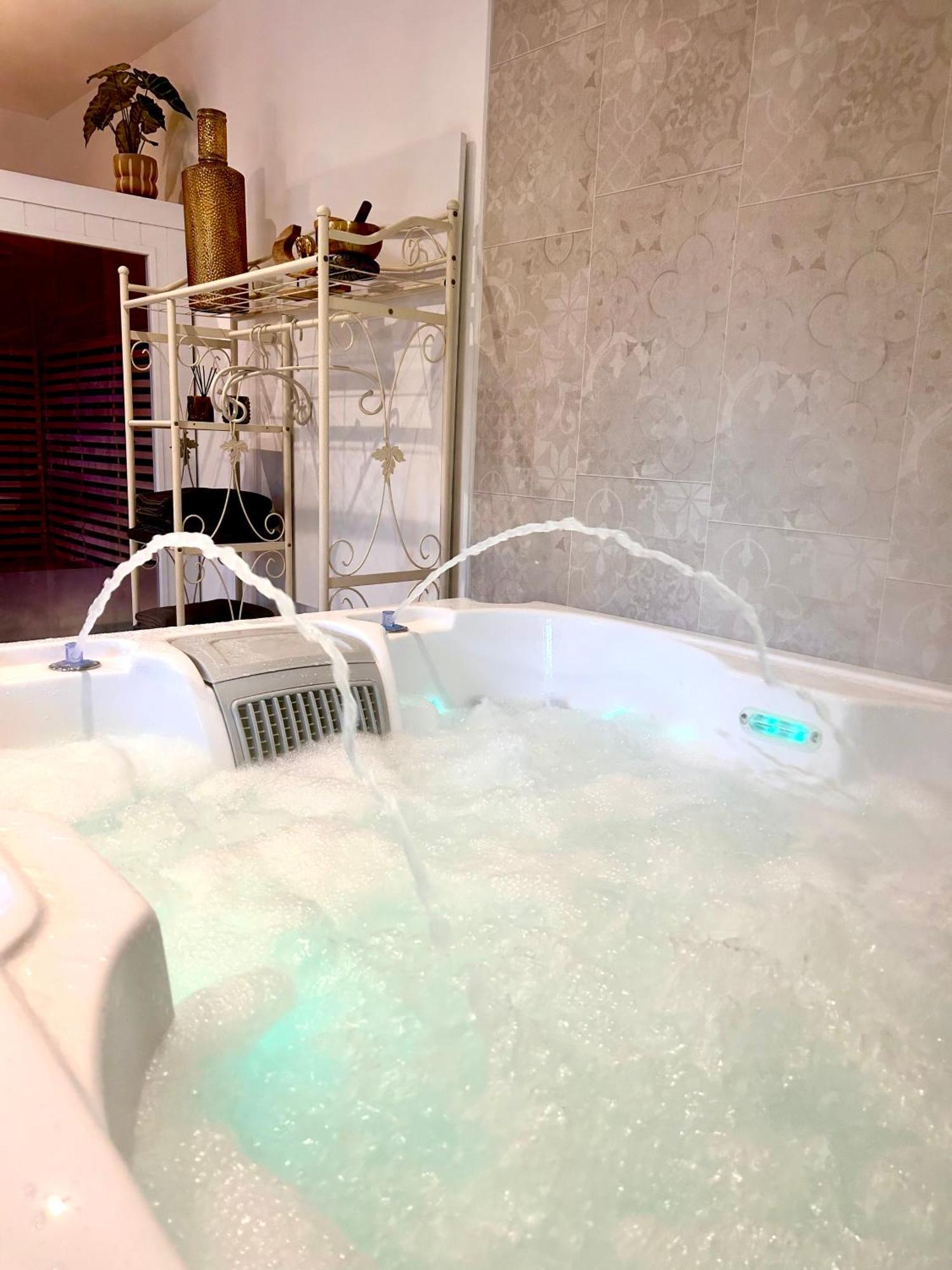 La Demeure Bed & Breakfast Sille-le-Guillaume Bagian luar foto